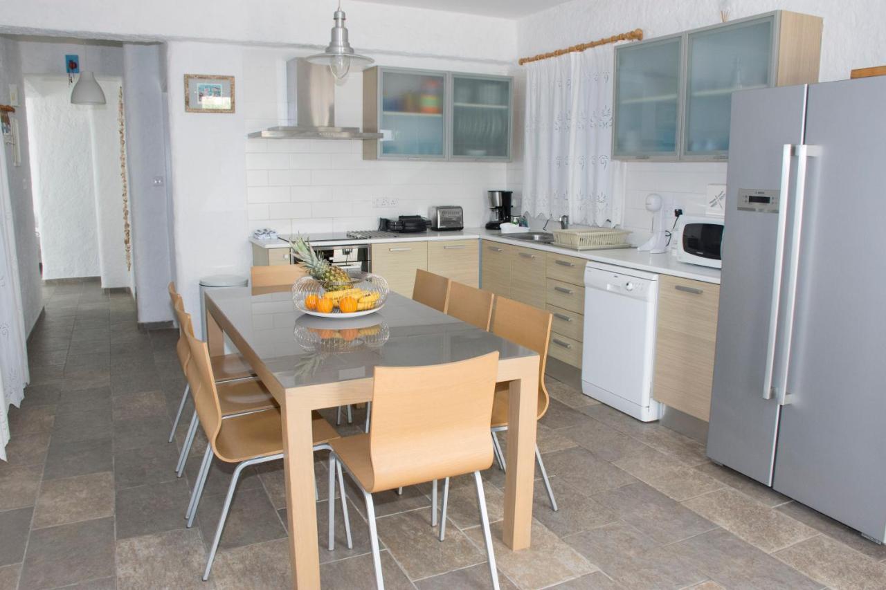 Votsalo Villa Pomos Buitenkant foto
